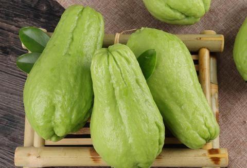 佛手瓜炒着吃还是凉拌吃,炒食与凉拌，两种风味各具特色